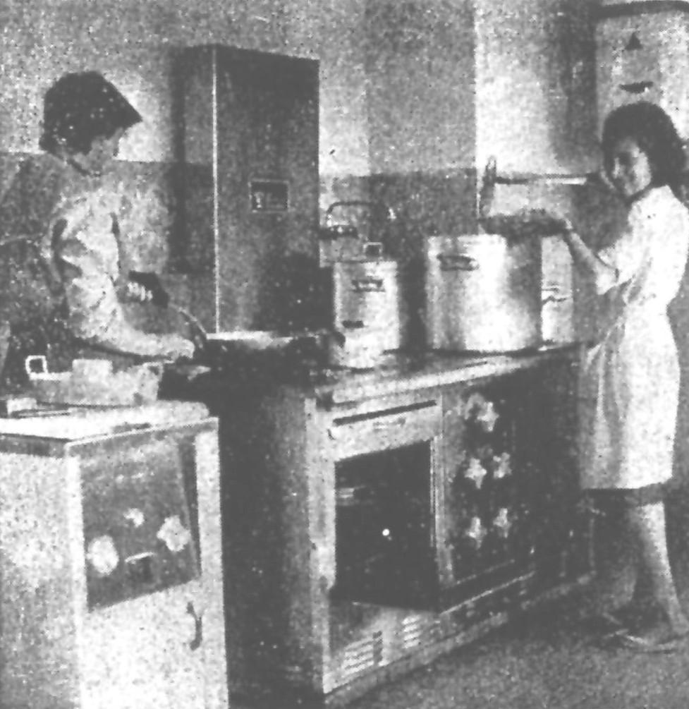 Cuisine de la maison de Kergoff en 1962