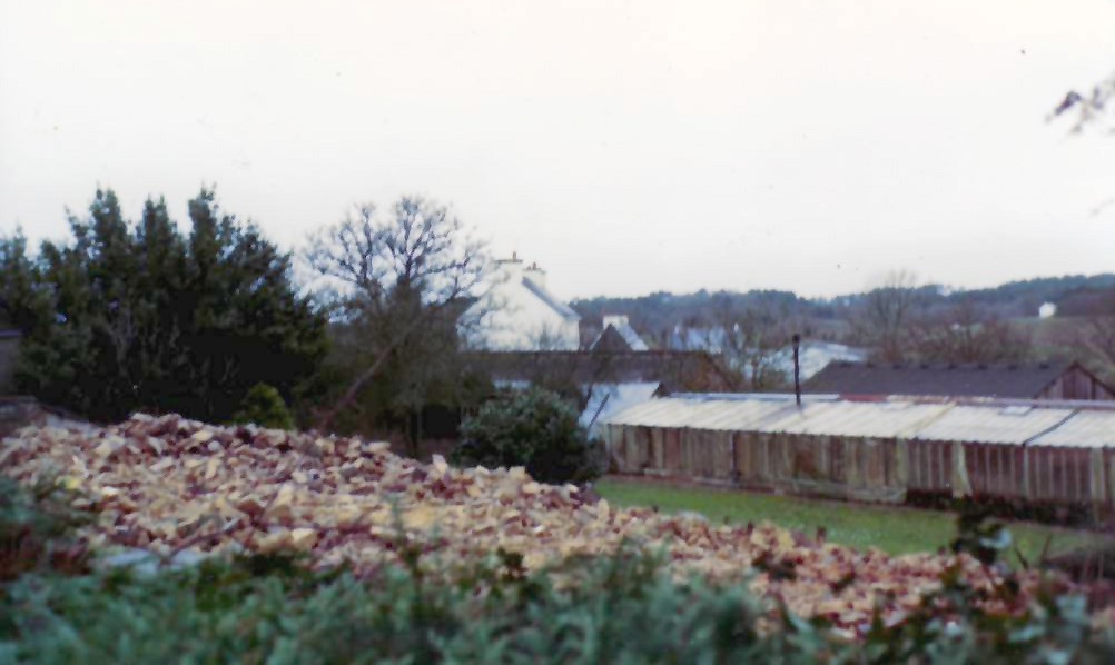 Restes de l'ancien presbytère de Caudan en 1976
