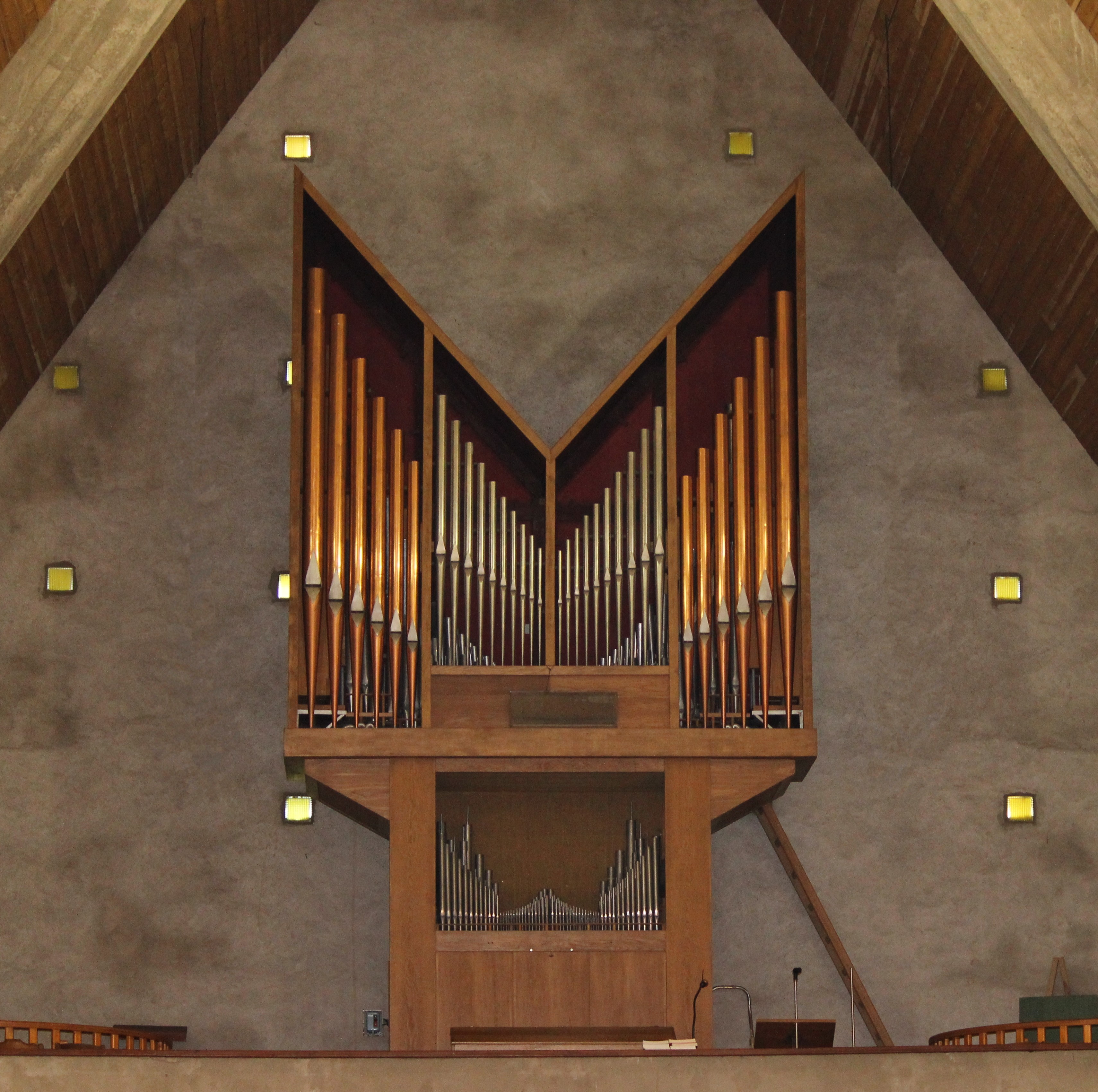 L’orgue a sa place en tribune